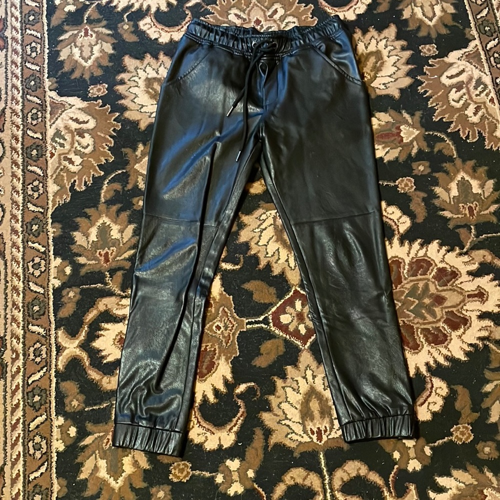 FAUX LEATHER BLACK DRAWSTRING ELASTIC WAIST PANTS SMALL SKYLAT & MADISON
